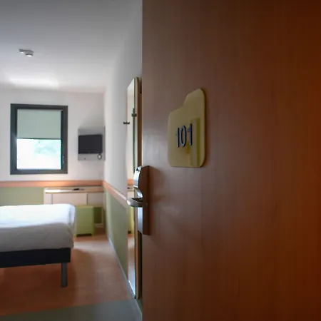 Hotel Ibis Budget Gare De Poitiers